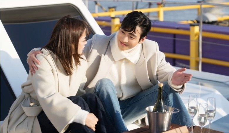 Kang Tae Mu dan Shin Ha Ri menghabiskan waktu bersama dengan manis, dan Lee Min Woo menonton dengan curiga dengan sedikit kecemburuan. 