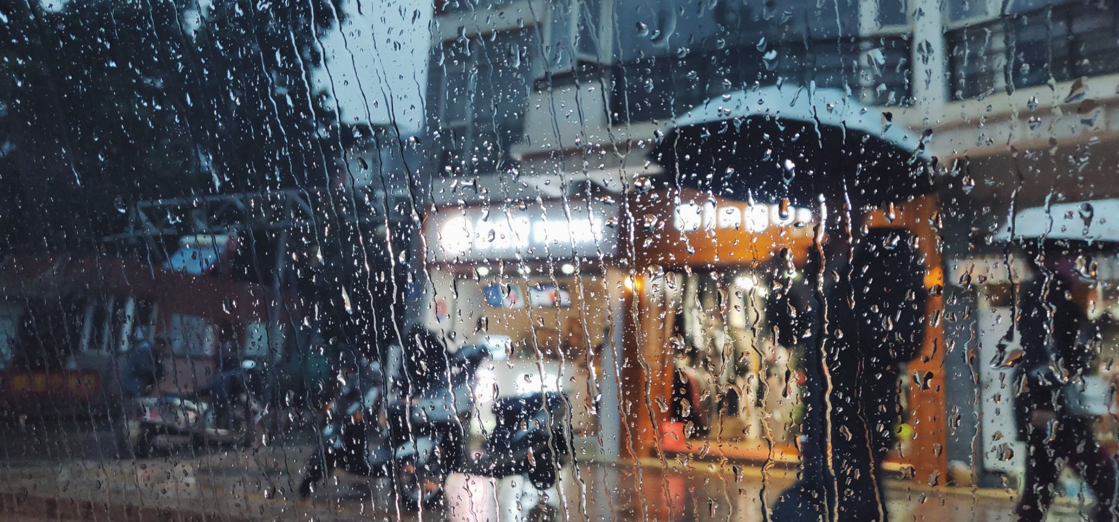 Ilustrasi hujan lebat. Hujan Petir Berpotensi Melanda 4 Daerah Jawa Tengah di Siang Hari, Lainnya Ringan, Sedang, dan Lebat 