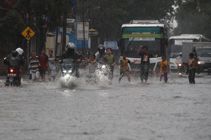 WASPADA! Hujan Lebat Bakal Terjadi Di Wilayah Ini, Selasa 24 Mei 2022