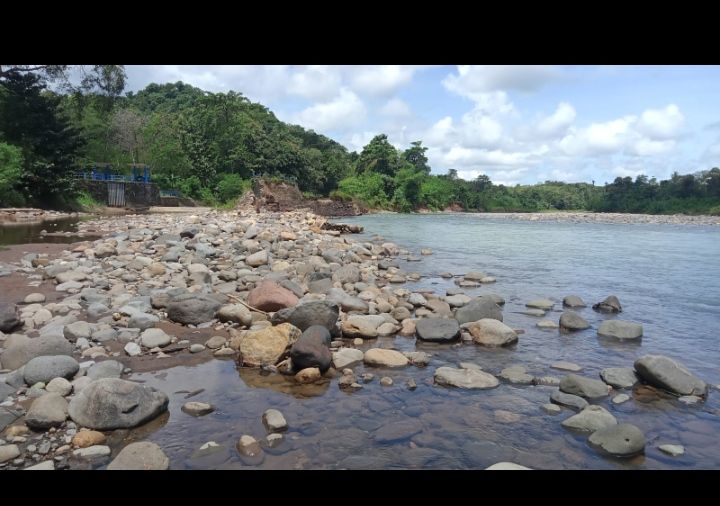 Tanggul di Bendungan Wae Cebong, di Desa Compang Longgo, Kecamatan Komodo, Kabupaten Manggarai Barat, jebol diterjang banjir pada tahun 2021.