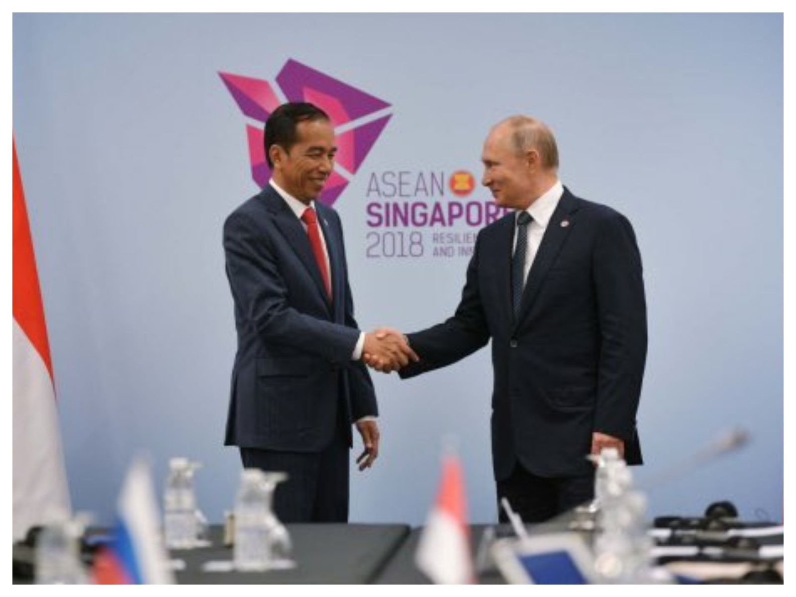 Presiden Jokowi bersama Presiden Vladimir Putin dalam KTT ASEAN-Rusia.