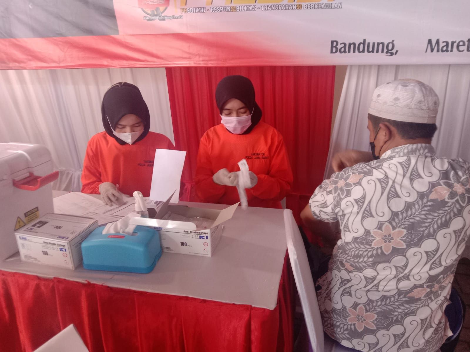 Vaksinasi Covid-19 di Pusdik Intel Kutawaringin, Kabupaten Bandung, Kamis 24 Maret 2022.