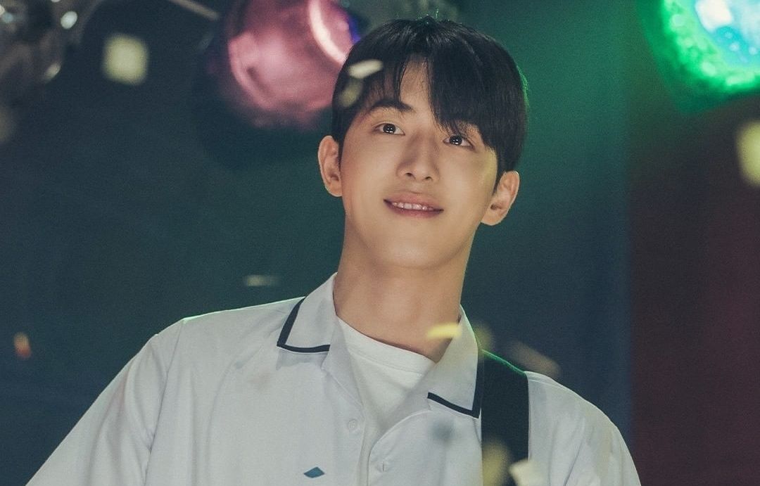 Nam Joo Hyuk kembali tampil setelah kontroversinya