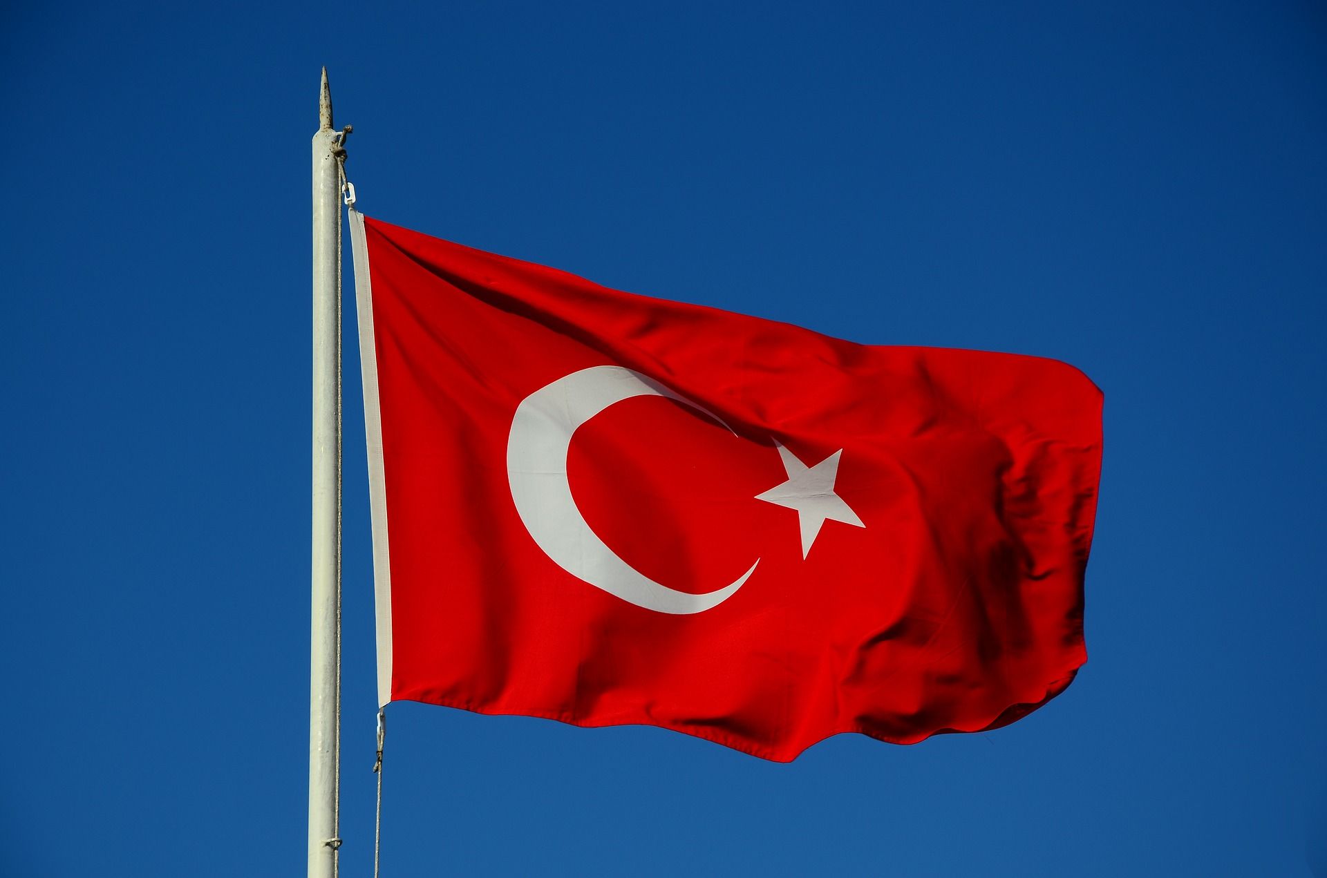 Simbol bulan bintang pada bendera Turki - Apa makna bulan dan bintang dalam Islam serta penjelasannnya di dalam Al Qur'an, simak ulasan lengkapnya.