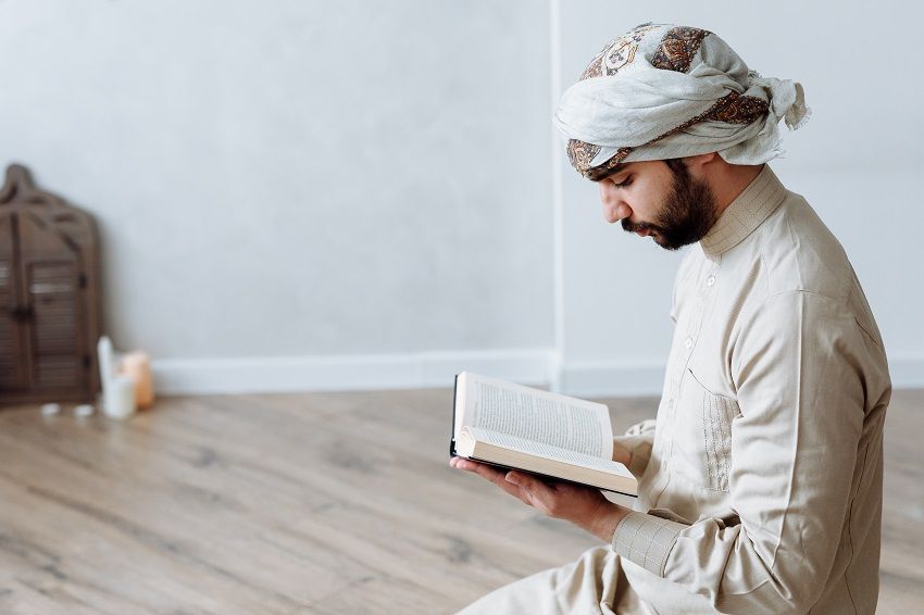 Bacaan Surah Al Hujurat ayat 13 Bahasa Arab, latin, dan terjemahan lengkap Juz 26. Mudah belajar Al Quran.