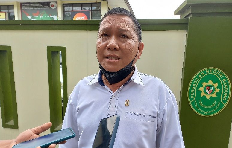 Humas PN Bandung Dalyusra memberikan keterangan terkait sidang Bahar bin Smith./Lucky M Lukman/Galamedia