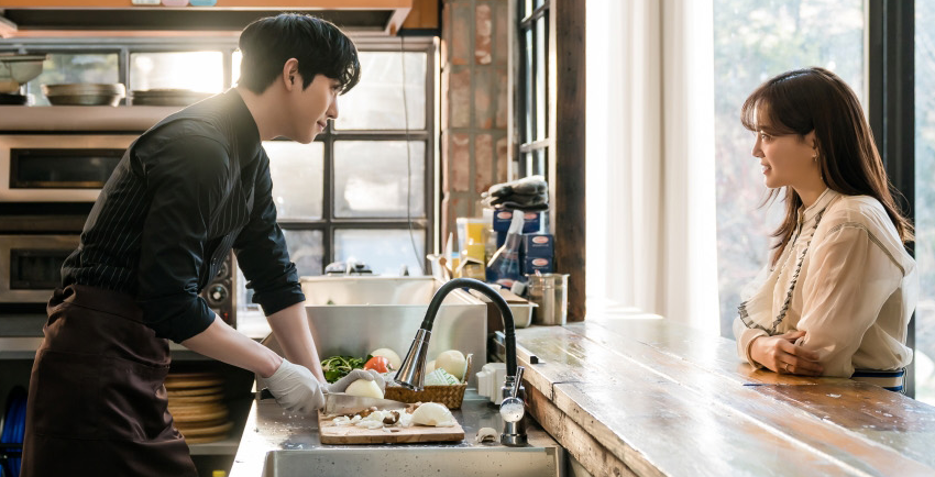 Berikut ini adalah link nonton dan spoiler untuk drama A Business Proposal di mana Kang Tae Mu masak spesial untuk Shin Ha Ri.