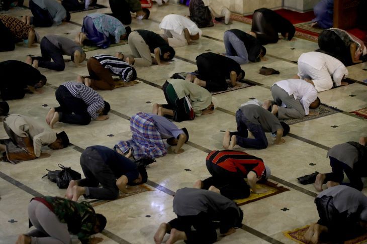 Berikut keutamaan shalat tarawih hari keempat, dilengkapi dengan niat shalat tarawih sebagai imam, makmum, dan sendiri.*