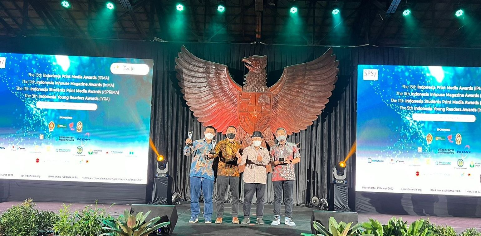 CEO PRMN Agus Sulistriyono (paling kanan) mewakili PIkiran-Rakyat.com menerima penghargaan General News Online Terbaik dan meraih Gold Winner IPMA di SPS Awards 2022.