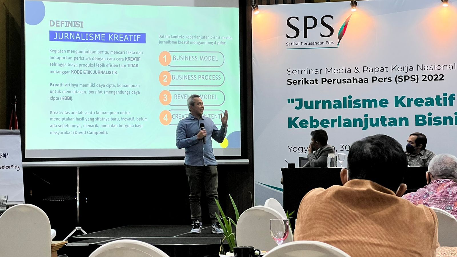Agus Sulistriyono saat menjadi pembicara Seminar Media SPS 2022.