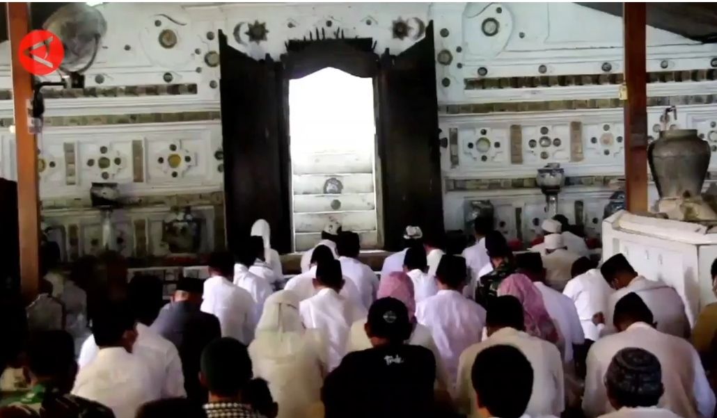 Nama 9 Pintu Makam Sunan Gunung Jati, Kenapa Peziarah Hanya Dibolehkan sampai Pintu Ketiga?