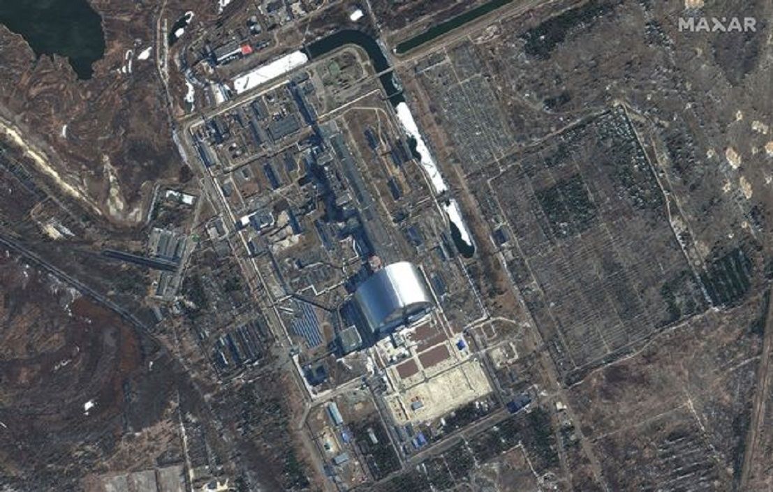 Pasukan Rusia mulai menarik diri dari bekas lokasi pembangkit listrik tenaga nuklir Chernobyl setelah menguasai fasilitas tersebut pada 24 Februari./   