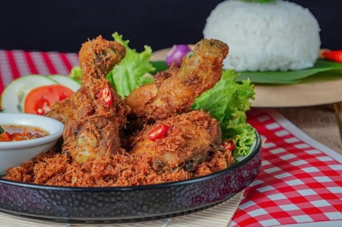 Resep ayam laos ungkep juicy untuk stok menu sahur Ramadhan 1443 H.