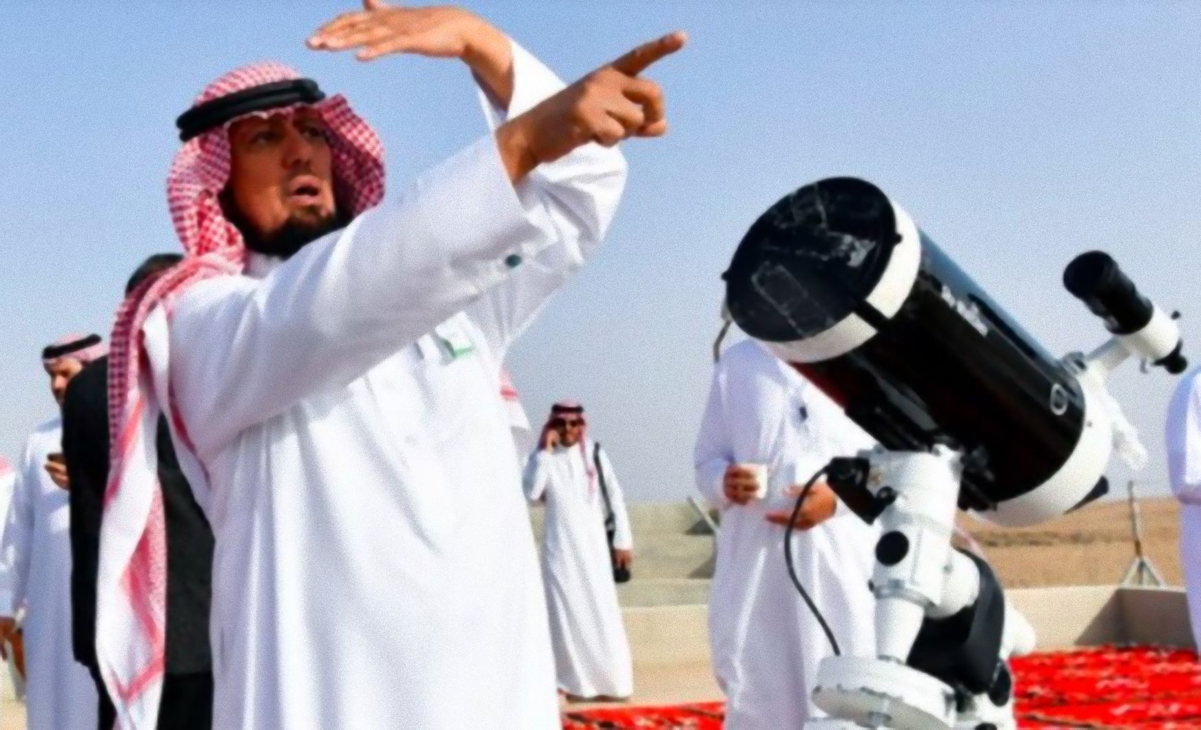 Warga Arab Saudi ikut mengamati hilal, Mahkamah Agung Arab Saudi meminta warganya ikut pantau hilal untuk penentuan awal Ramadhan 2023