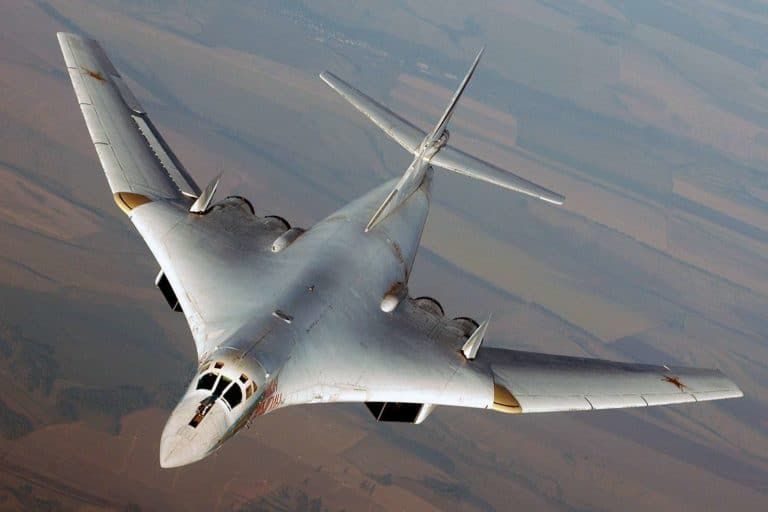 Ilustrasi Tu-160M, Bomber Rusia yang mampu terbang di atas kemampuan lacak MANPADS Starstreak