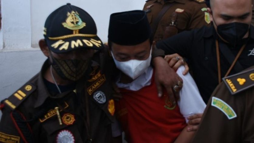 Herry Wirawan pemerkosa 13 santriwati divonis hukuman mati, Senin 4 April 2022.