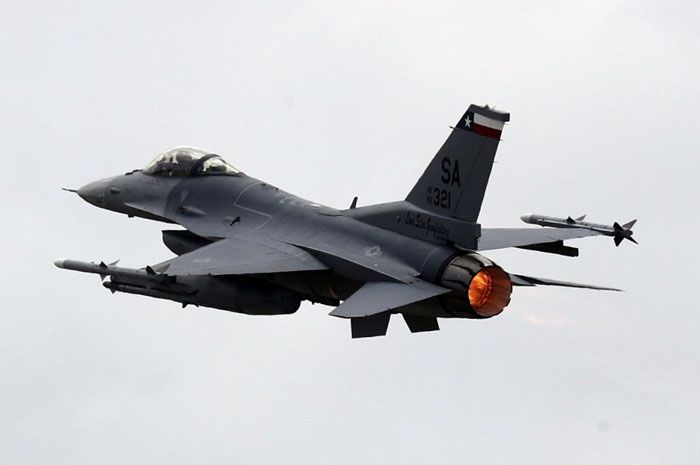Ilustrasi jet tempur F 16 Fighting Falcon
