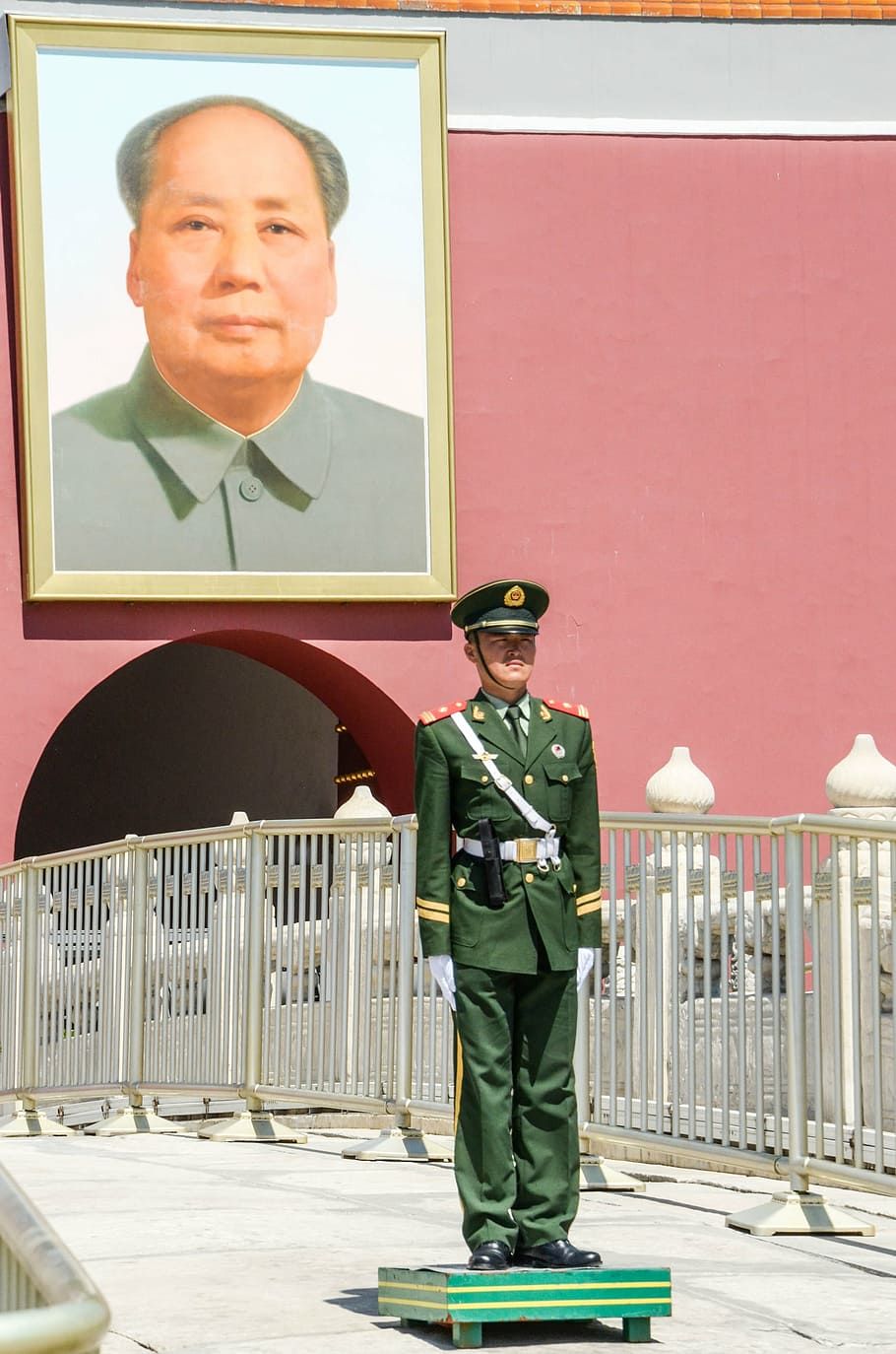 Foto Ketua Mao di pintu masuk Kota Terlarang di Beijing./ 