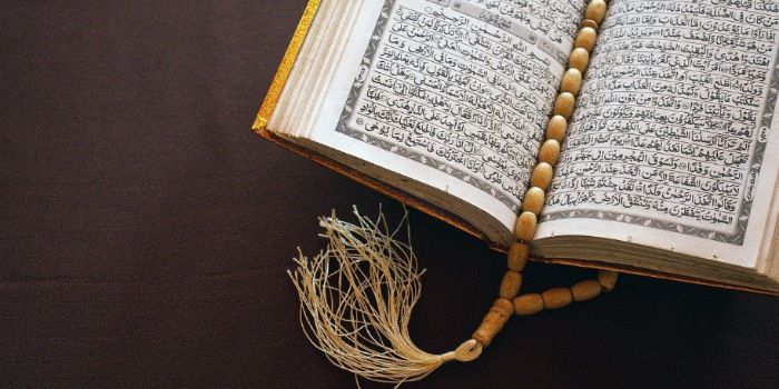 Keutamaan Dan Manfaat Membaca Surat Al Mulk Sebelum Tidur Salah