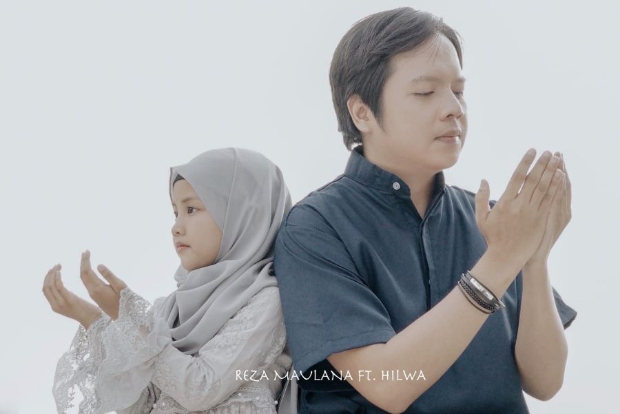 Sambil perdalam Ilmu Tilawah, penyanyi Reza Maulana gandeng penyanyi cilik Hilwa dalam lagu Yang Maha Sempurna.