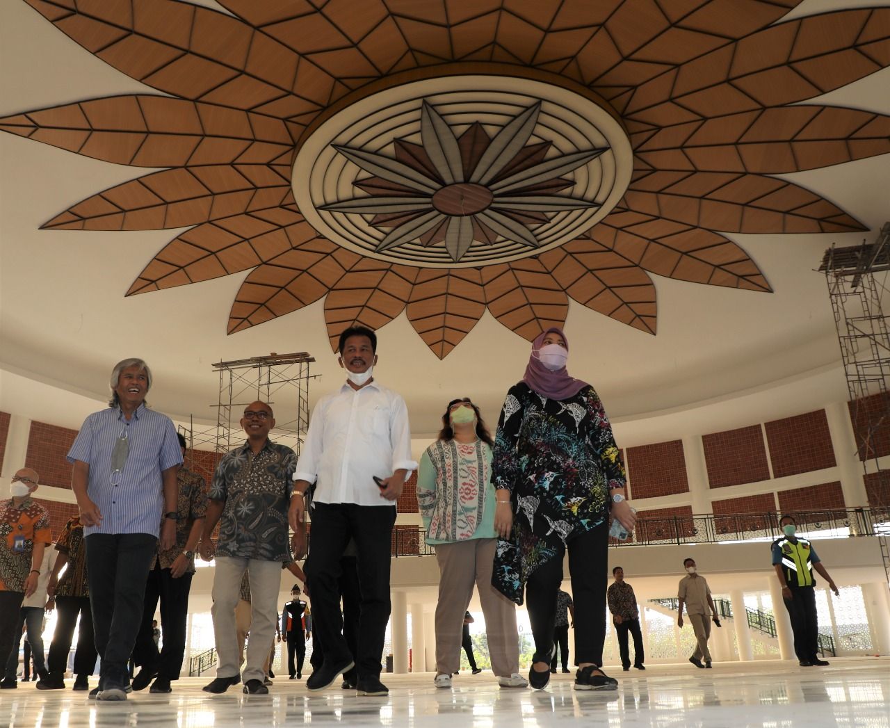 Wali Kota yang juga Kepala BP Batam meninjau pembangunan Masjid Tanjak