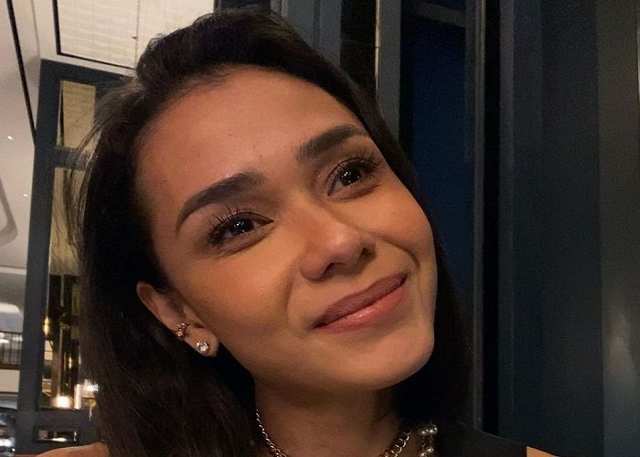 Adinia Wirasti Nama Lengkap Emma Greene 