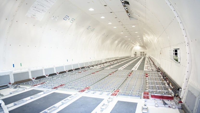 WestJet Cargo, B737-800BCF tiba di Calgary. (CNW Group/WESTJET, Kemitraan Alberta