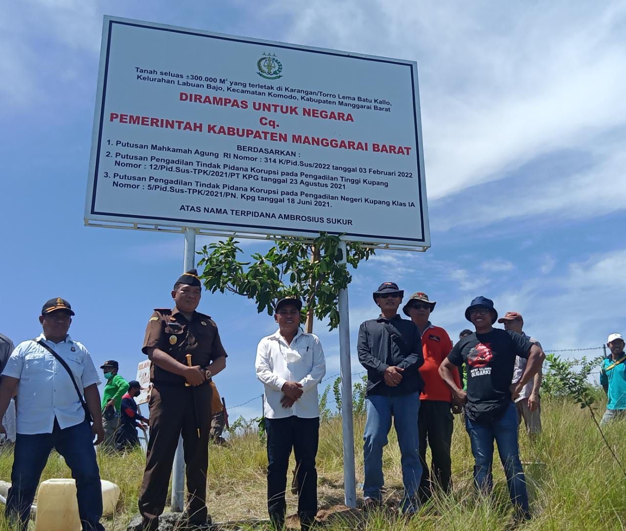 Kejaksaan Negeri Manggarai Barat, resmi mengeksekusi lahan seluas 30 hektare yang berlokasi Karangan, Kelurahan Labuan Bajo, Kecamatan Komodo, Manggarai Barat, NTT, pada Jumat (8/3/2022).