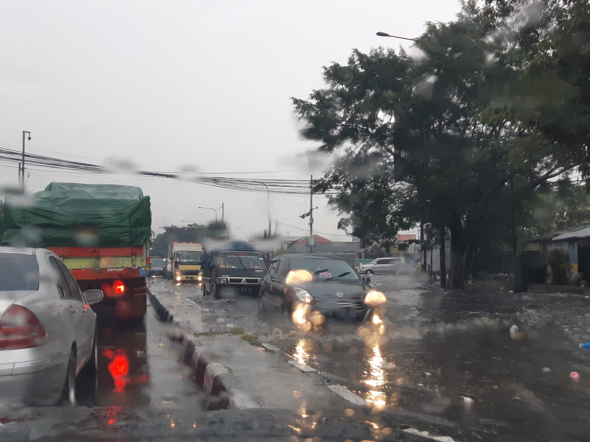 Awas, Ada Banjir Di Lampu Merah Pasir Koja Kota Bandung Hari Ini - PRFM ...