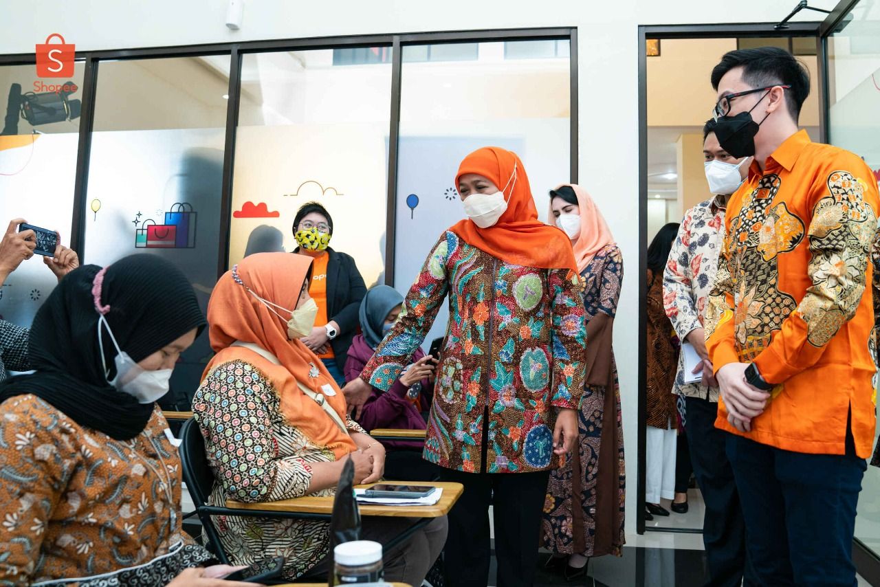 Khofifah Indar Parawansa di Kampus UMKM Shopee ke-8 di Malang, Jawa Timur.