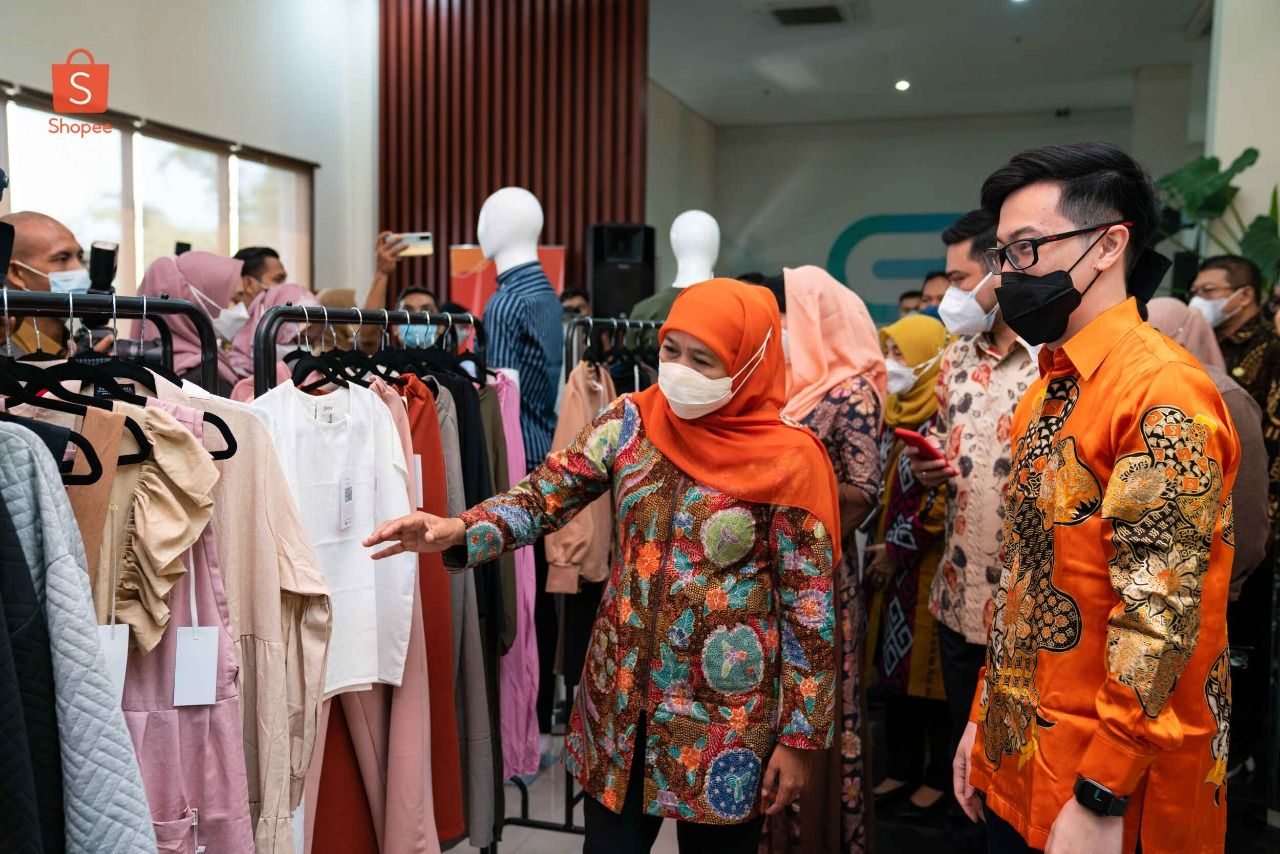 Gubernur Jawa Timur, Hj. Khofifah Indar Parawansa saat peresmian Kampus UMKM Shopee Malang.
