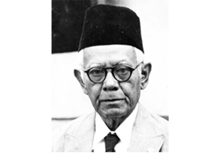 Abdoel Moeis adalah sastrawan, tokoh pers, dan politisi yang lahir pada 3 Juli 1883 di Sungai Puar, Bukittinggi, Sumatra barat.