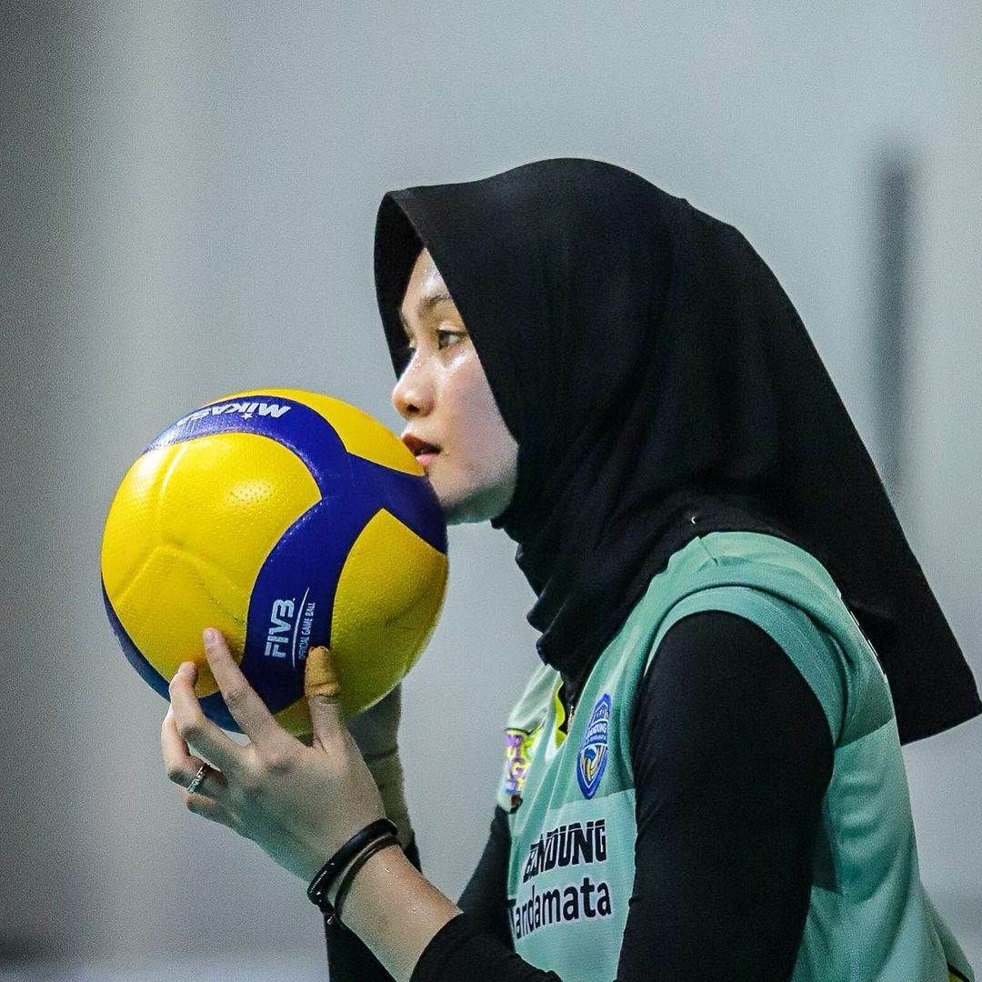 7 Potret Wilda Nurfadhilah Berlaga, Atlet Timnas Voli Putri SEA Games 2021 Ini Sering Kejepret Berpose Imut 