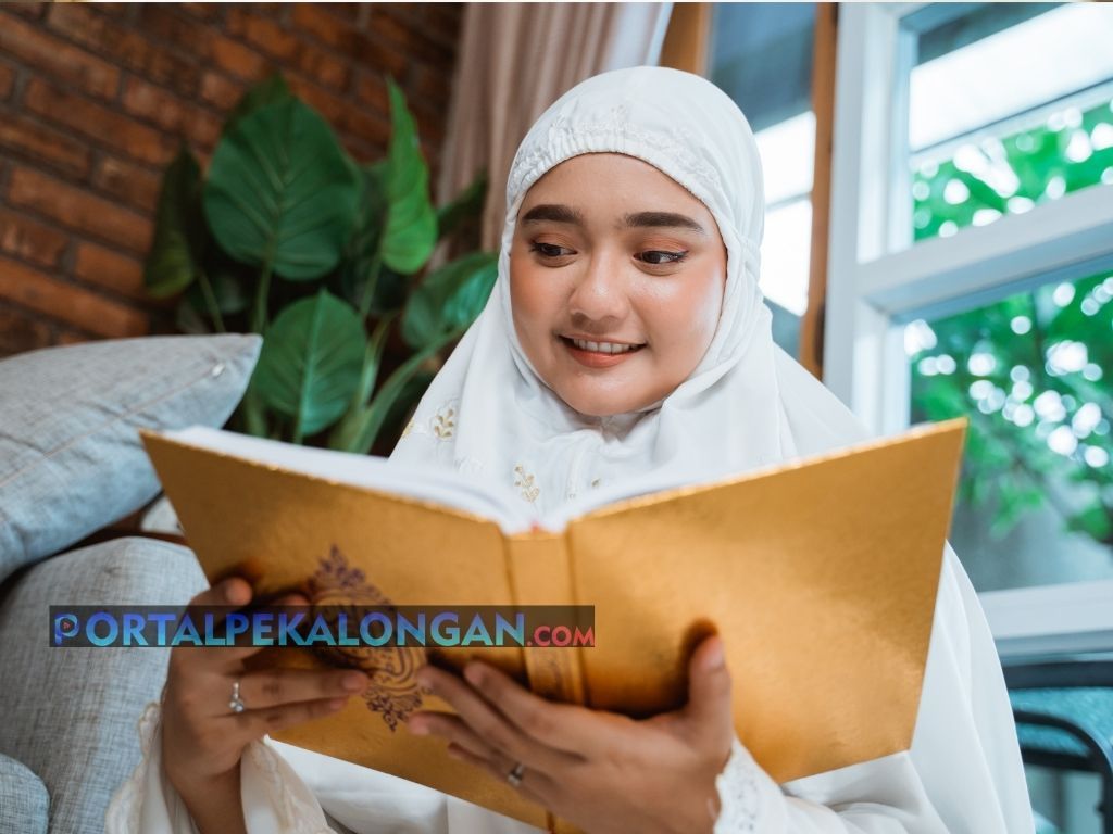 Jangan Keliru Inilah Hukum Membaca Al Quran Di Handphone Bagi