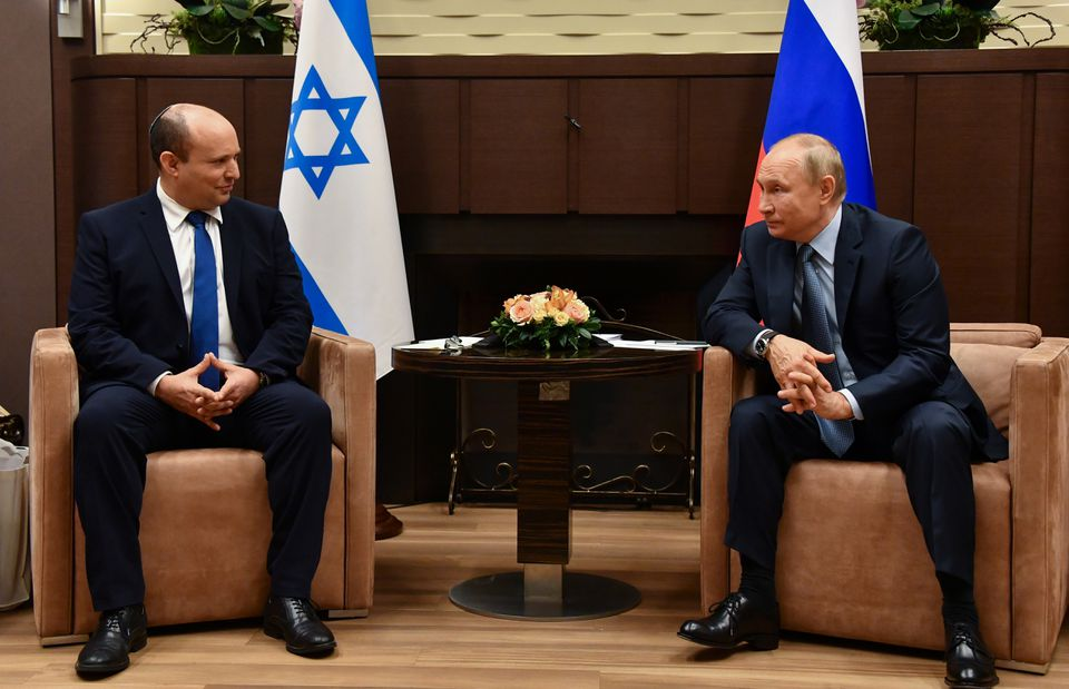 Presiden Rusia Vladimir Putin dan Perdana Menteri Israel Naftali Bennett. Hubungan Yerusalem dan Moskow menjadi memanas akibat invasi di  Ukraina.