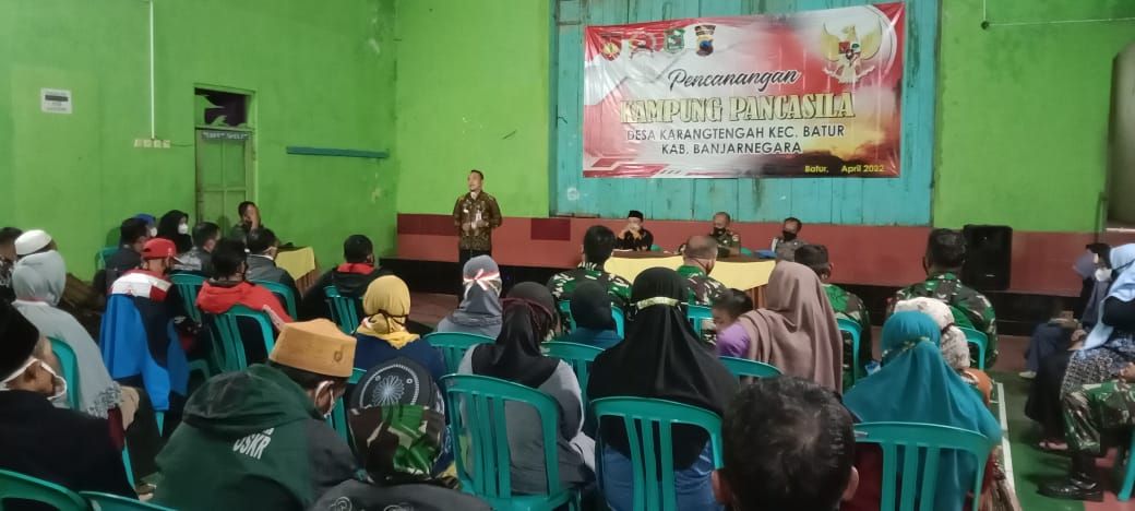 Camat Batur Aji Piluroso berikan sambutan saat Pencanangan Kampung Pancasila di Desa Karang Tengah, Kecamatan Batur pada Kamis 21 April 2022