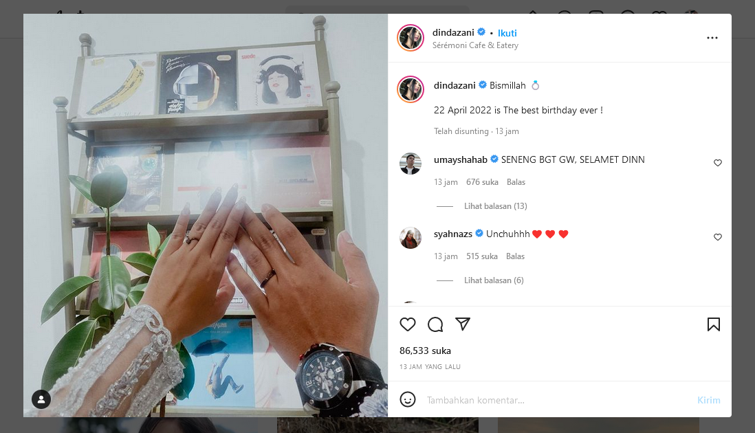 Unggahan Adinda Azani yang memerlihatkan telah resmi bertunangan dengan kekasihnya di hari ulang tahunnya