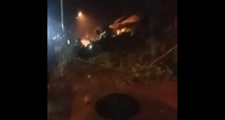 Situasi pasca longsor di Kampung Cisarua Pasirjambu Kabupaten Bandung, Sabtu 23 April 2022 malam.