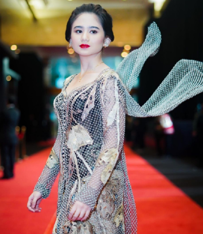 Tampil cantik dan anggun kenakan kebaya khas kebudayaa Indonesia
