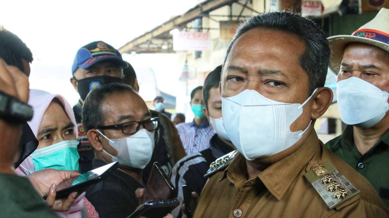 Wali Kota Bandung Yana Mulyana meminta masyarakat untuk waspada dengan aksi begal di Bandung terjadi beberapa hari terakhir ini.