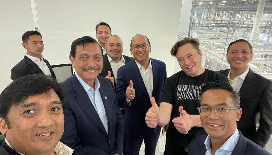 Delegasi Indonesia pimpinan Luhut Binsar pandjaitan menemui Elon Musk.