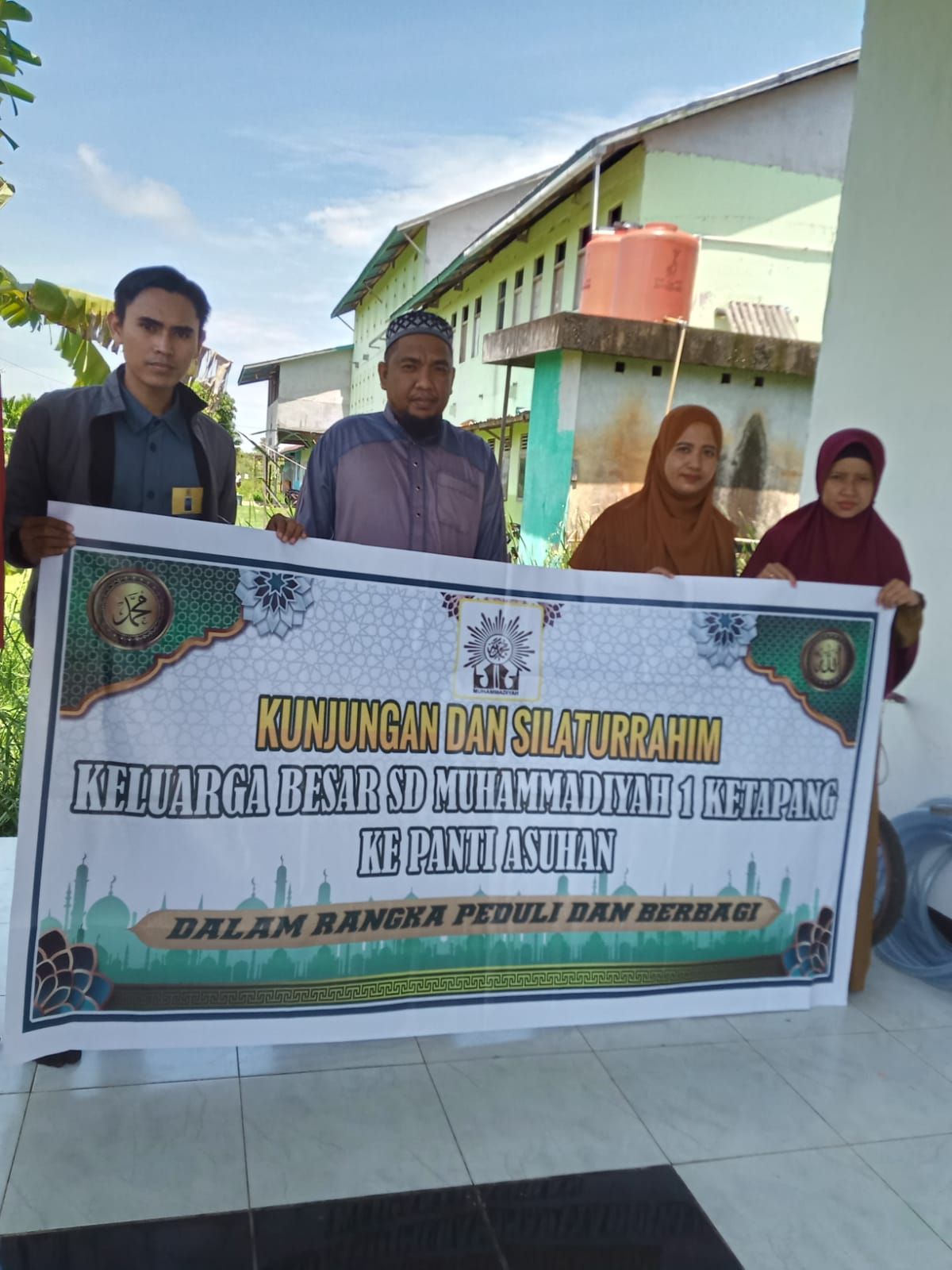 SD Muhammadiyah 1 Ketapang melakukan silaturahmi ke sejumlah Panti Asuhan di wilayah kota Ketapang