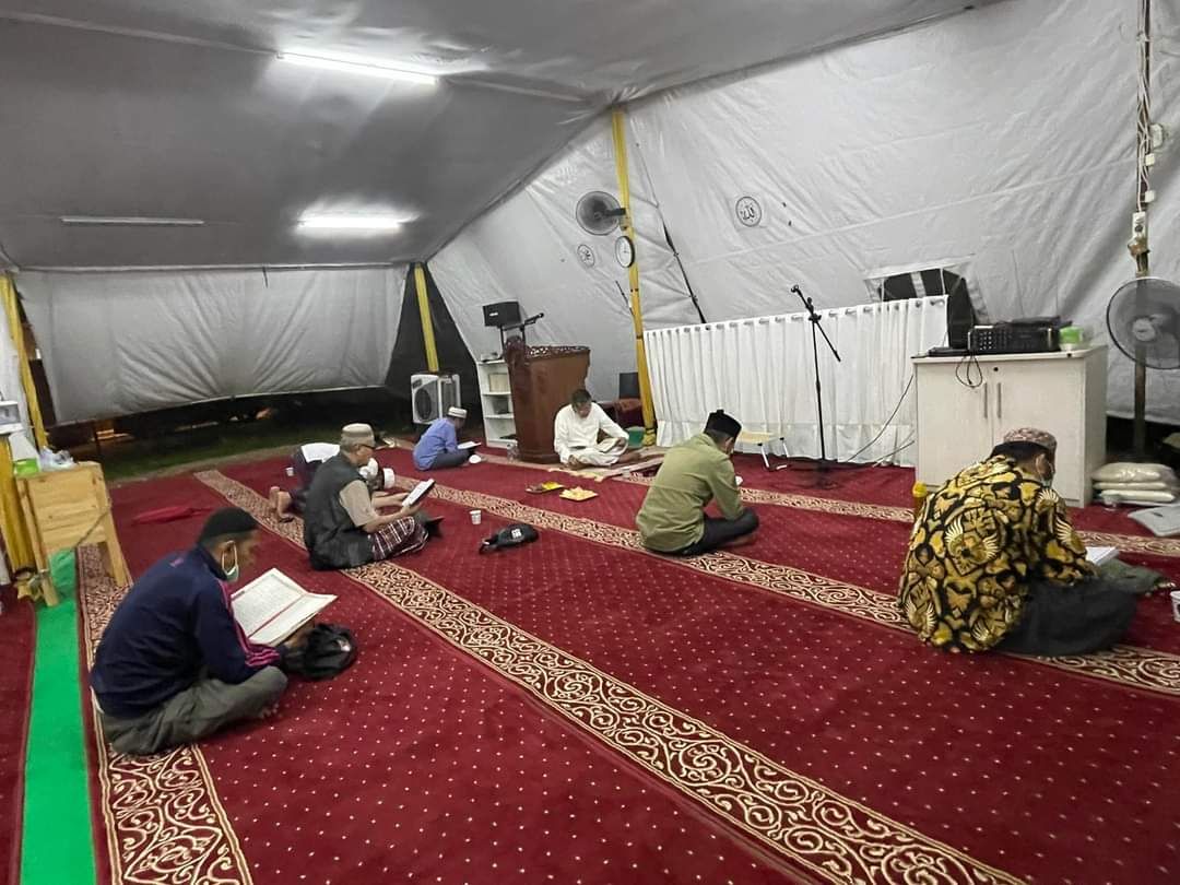ILUSTRASI : Itikaf di tenda Masjid At Tabayyun, Taman Villa Meruya, Jakarta Barat 