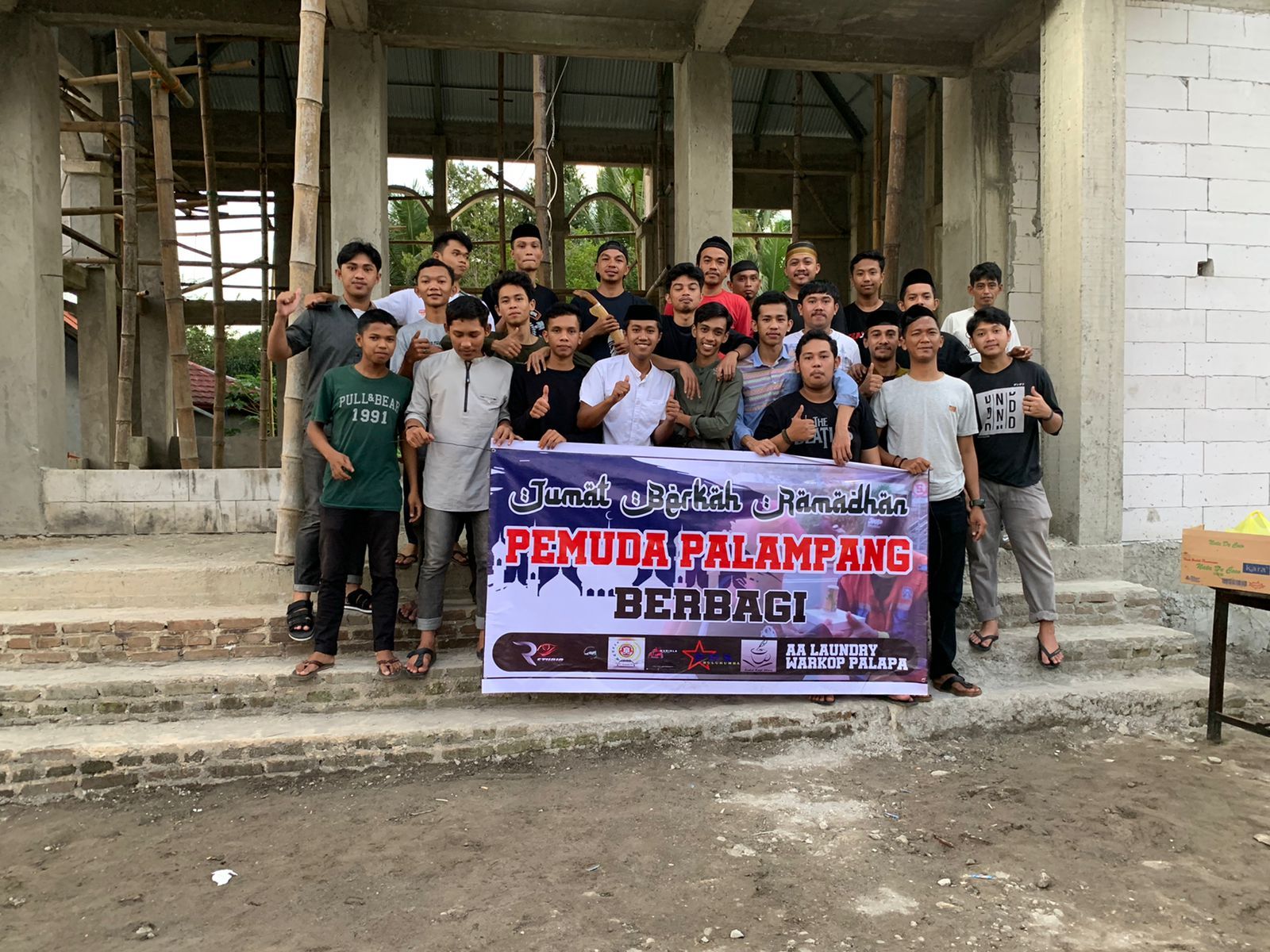 Kolaborasi 10 UMKM dan komunitas, pemuda Palampang Bulukumba berbagi takjil