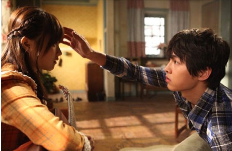 Kisah cinta fantasi yang dibintangi Song Joong Ki dan Park Bo Young ini menceritakan kisah seorang gadis kesepian dan seorang anak manusia serigala