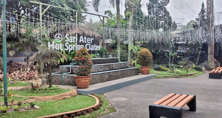 Tempat berendam dan pemandian air panas, Sari Ater Hot Spring Ciater Subang.