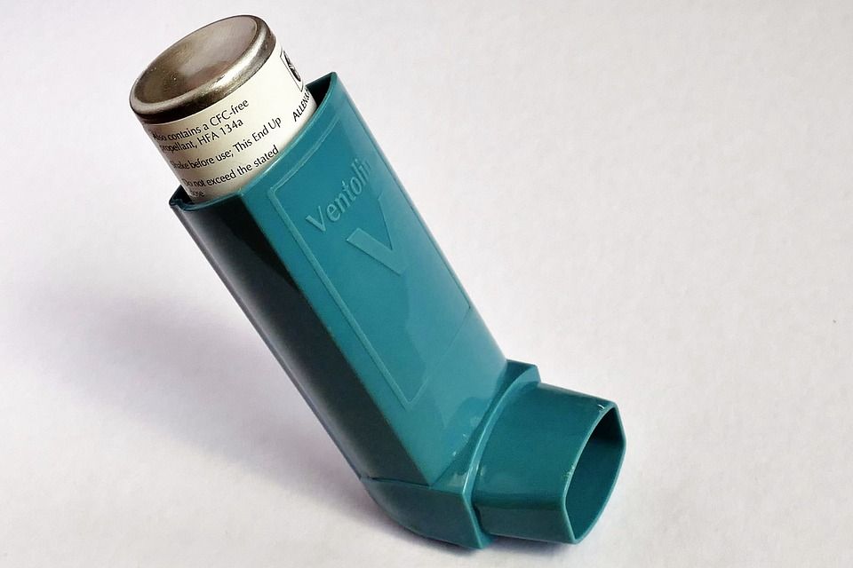 Inhaler, salah satu alat bantu pernapasan bagi penderita asma.