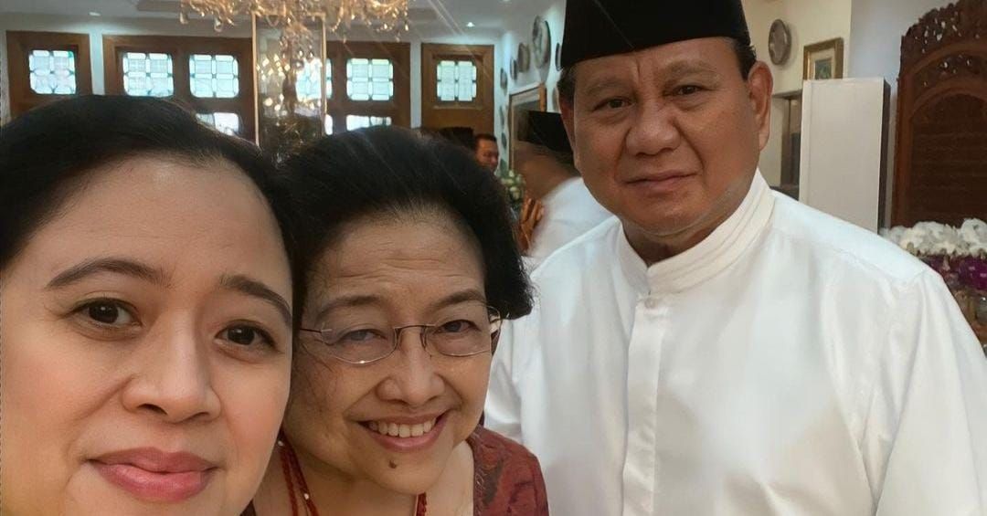 Prabowo Subianto berfoto bersama Megawati dan Puan Maharani saat silaturahmi Lebaran 2022.