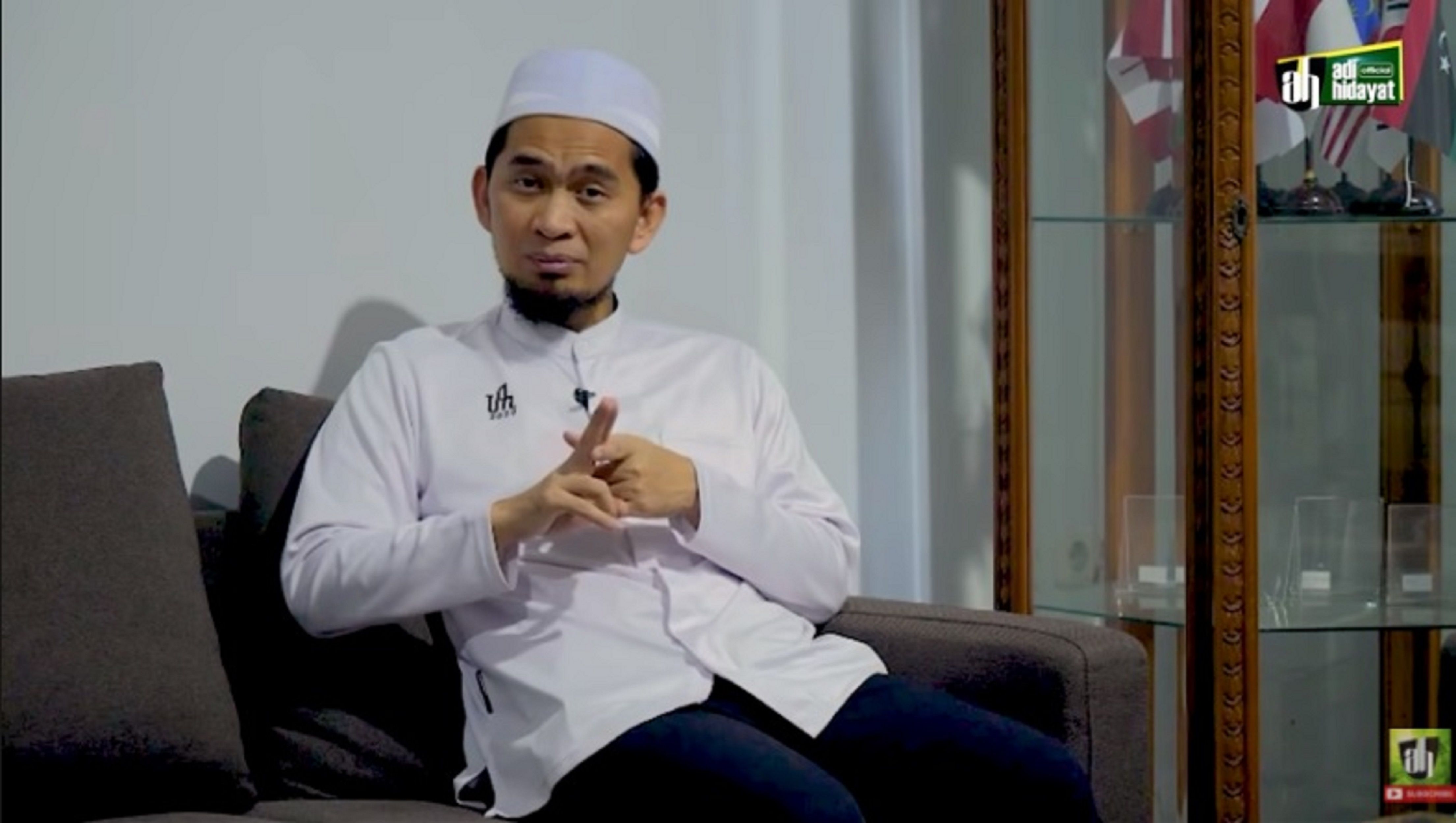 Ustadz Adi Hidayat Ngasih Umroh Gratis