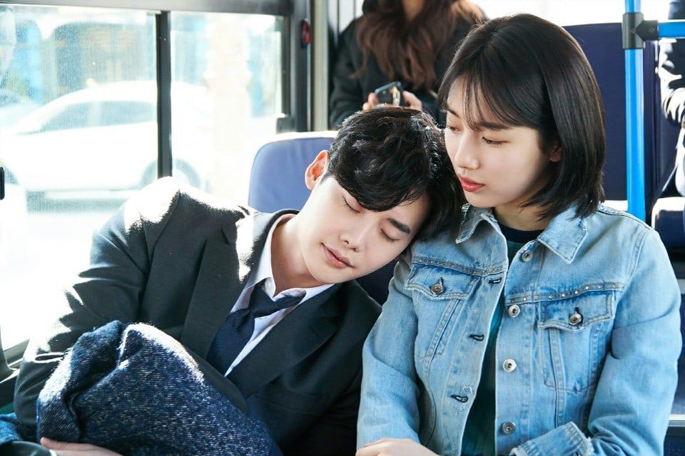 Bae Suzy dan Lee Jong Suk di drama While You Were Sleeping